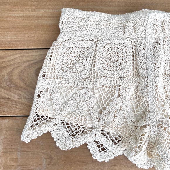 Surf Gypsy Crocheted Shorts, Size Medium - Picture 6 of 11